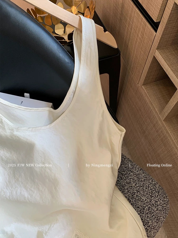 French-style lace-trimmed acetate satin camisole for women, new summer 2025 style, elegant and sophisticated outerwear.