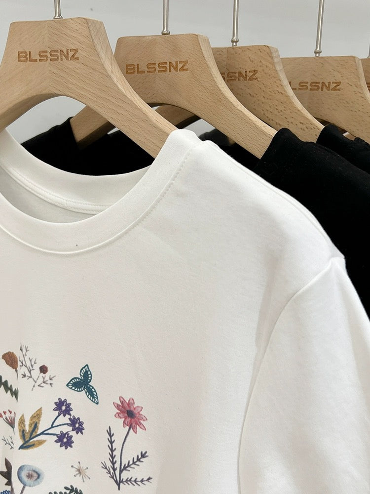 White round neck, right shoulder, short-sleeved t-shirt for women 2024 new summer design, loose and stylish printed tops and T-shirts