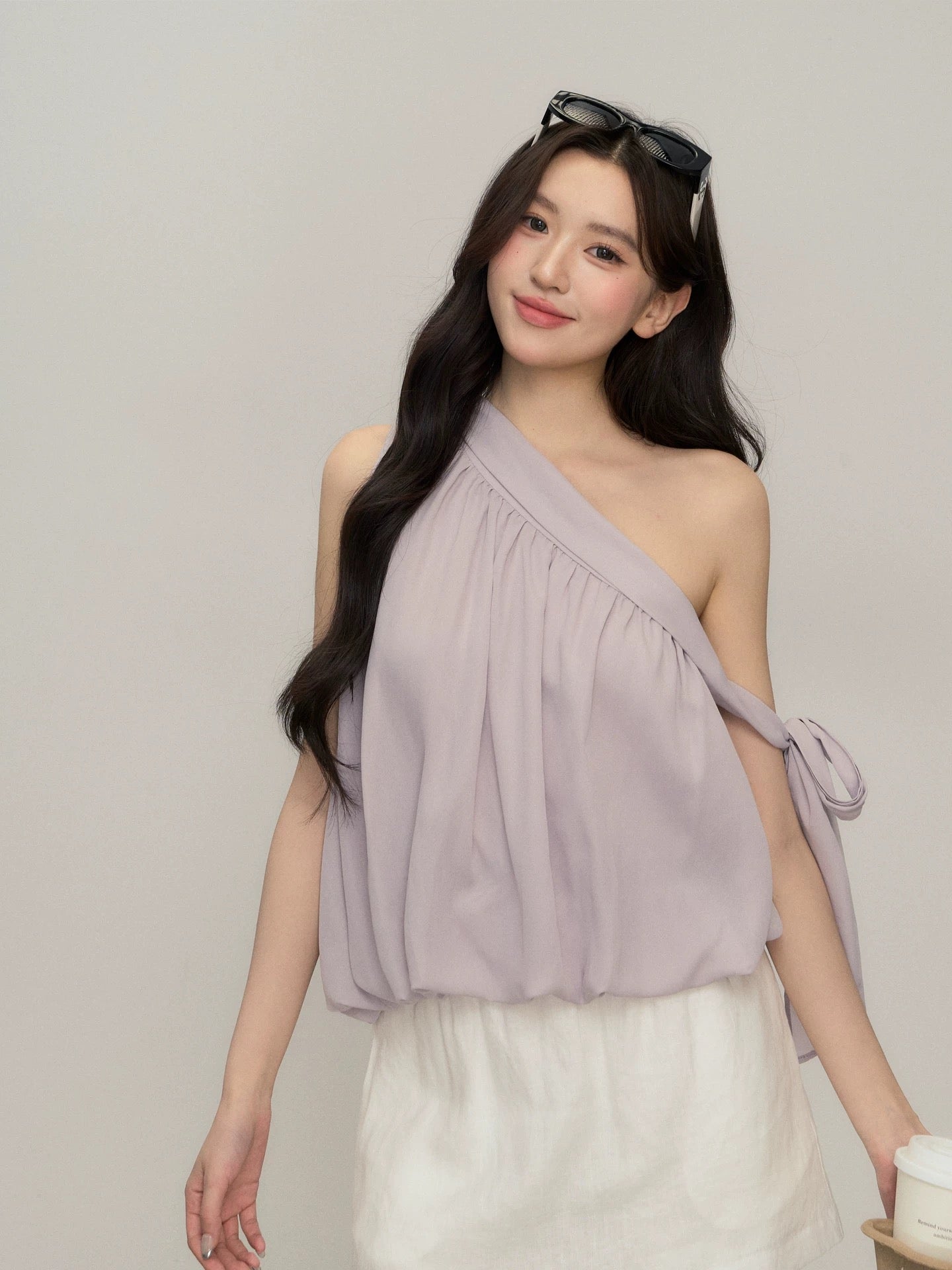 OIOI ESSE / "Unbound" French-style asymmetrical off-shoulder sleeveless tank top with flowing ribbons