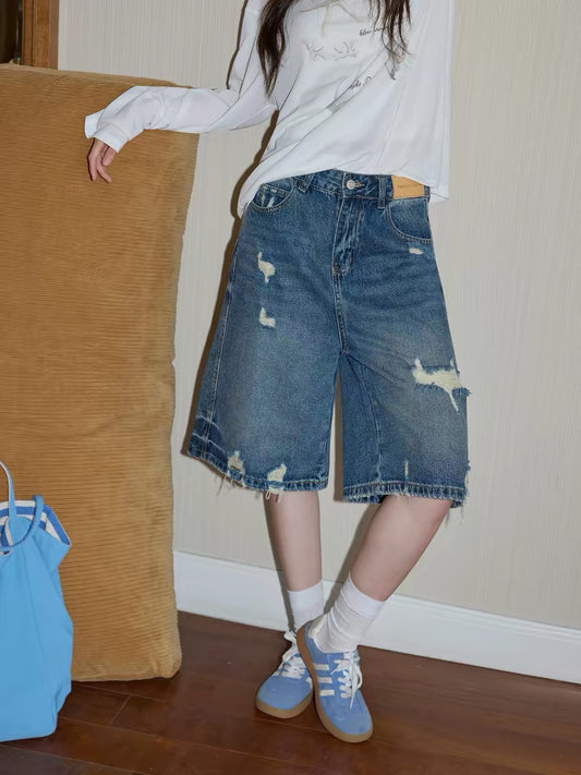 Chaochao's American-style blue washed distressed cropped jeans for women, 2026 summer, loose fit, wide leg, straight leg, mid-length.