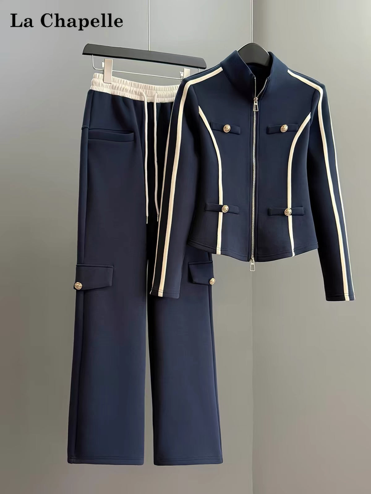 La Chapelle Korean-style autumn set—stunningly stylish and slimming—featuring a sweatshirt cardigan and wide-leg trousers. A chic, casual outfit for women.