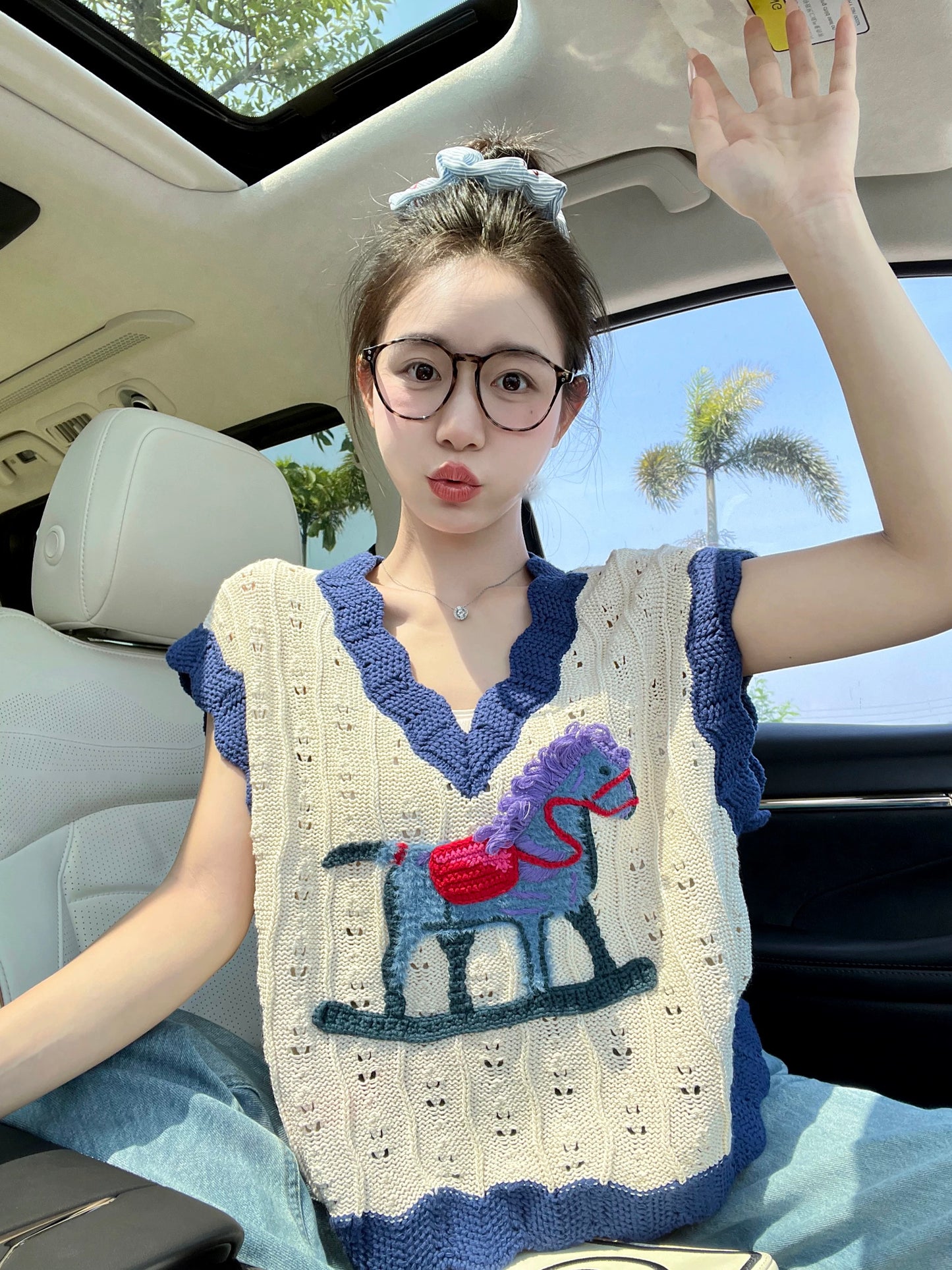 Cartoon Trojan Horse Embroidered Knitted Vest T-shirt Women's New Design Lazy Style V-neck Contrast Color Waistcoat Sleeveless Top