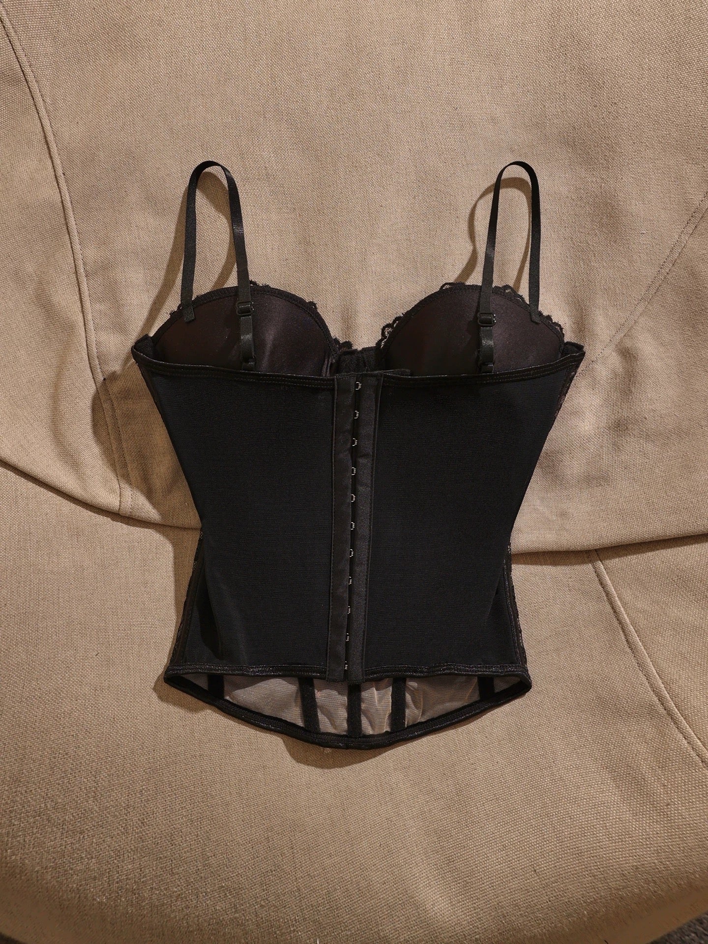 French-style lace waist-cinching vest for women, black, elegant, sexy, versatile, pure and alluring, beautiful backless camisole, inner layer.
