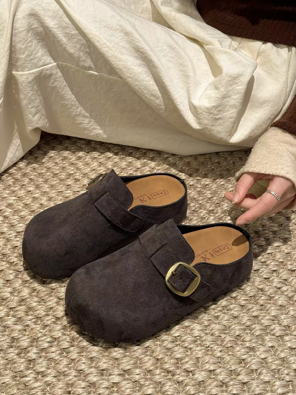 Jia Bujia Women's Platform Mules (2026 New Autumn Collection) – Fleece-Lined, Closed-Toe, Slip-On Style with Hidden Wedge Heel for Indoor/Outdoor Wear.