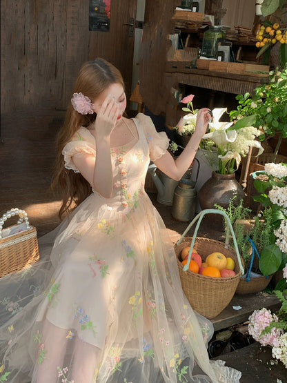 Bingbing is here丨【Starry Sky Flower Sea 2.0】French heavy industry embroidered halter dress sweet girly long dress