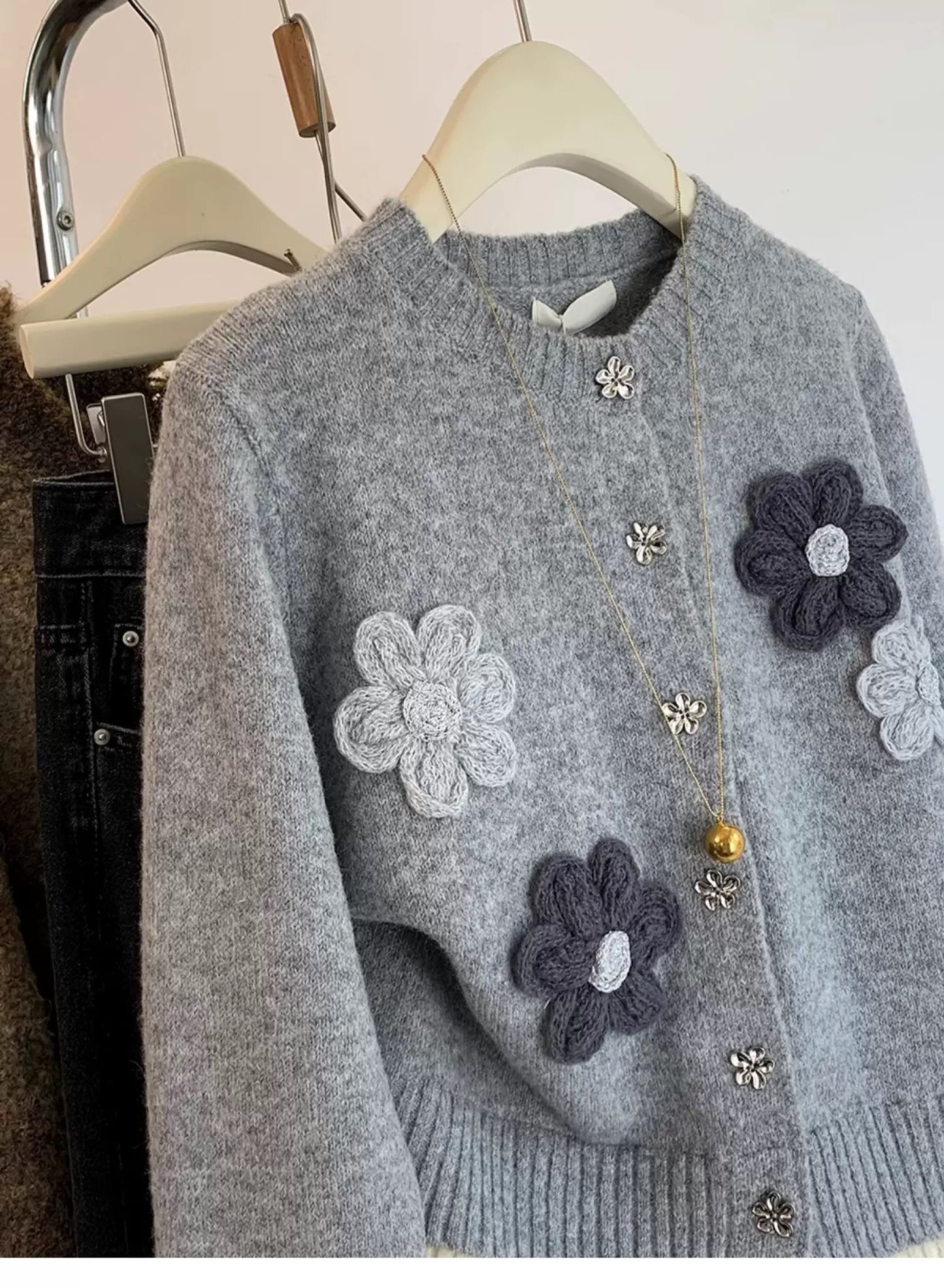 Gray flower fake two-piece short sweater jacket women autumn and winter 2025 new small size soft glutinous knitted cardigan