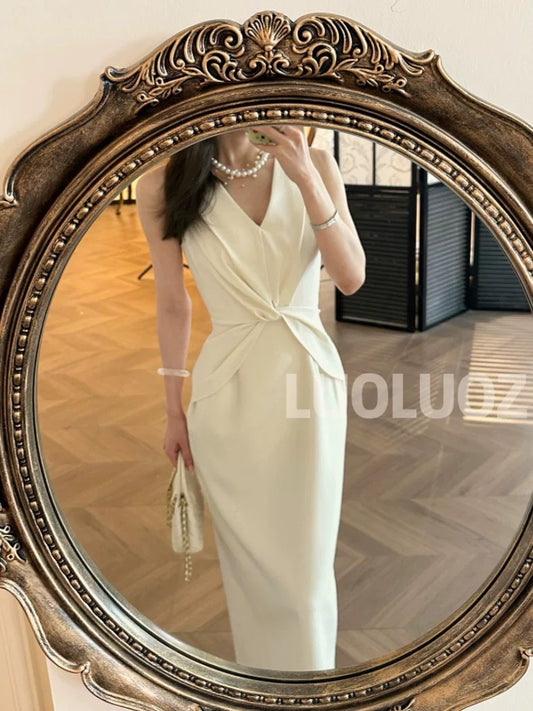 LUOLUOZ 【Slender Waistline】Sophisticated and Elegant Sleeveless Long Dress with Exquisite Pleated Design CC110