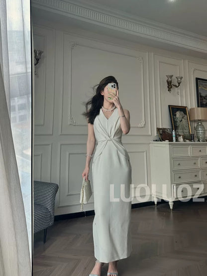 LUOLUOZ 【Slender Waistline】Sophisticated and Elegant Sleeveless Long Dress with Exquisite Pleated Design CC110