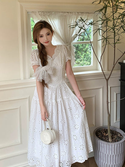 Bingbing is here丨[Early Summer Evening] French girly hollow lace dress V-neck princess dress