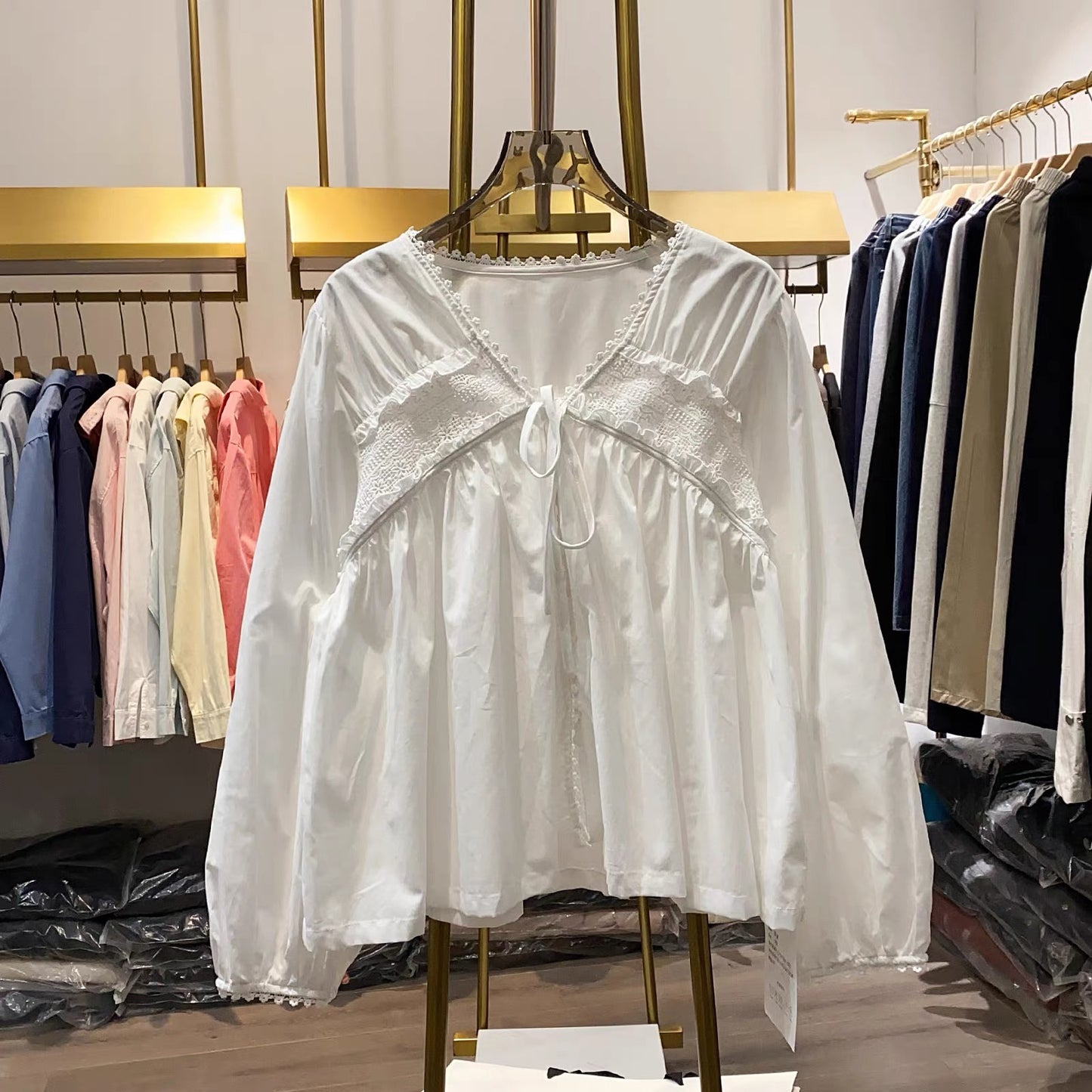 [Xiao Ai's Shop Photos] V-neck tie-up hollowed-out blouse for women, new autumn style, Korean fashion, versatile top.