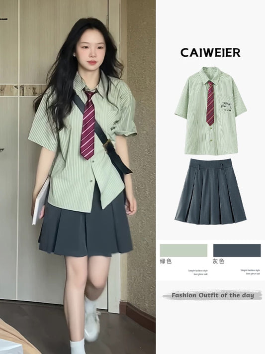 A complete set of ootd outfit green jk uniform pleated skirt 2025 super hot dress two-piece suit female summer