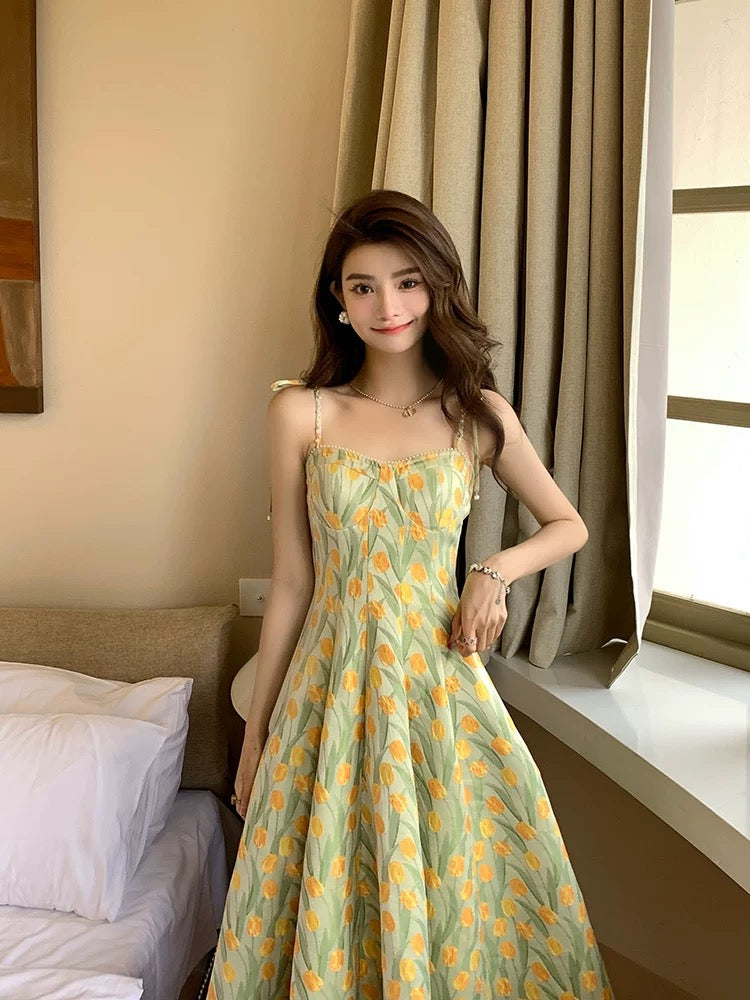Deng Liuliu French retro oil painting long skirt seaside holiday beach skirt yellow floral suspender dress female spring and summer