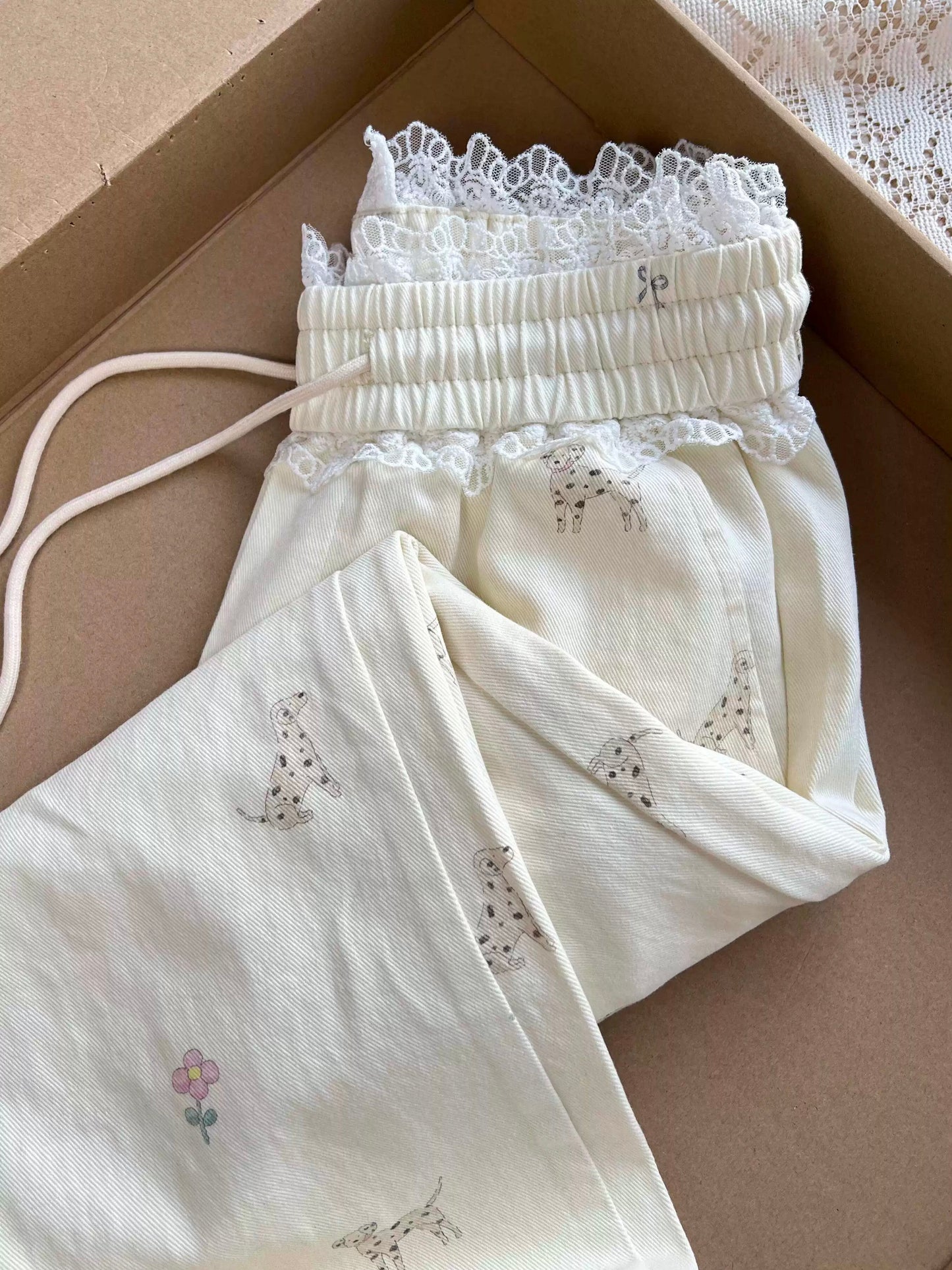 Women's all-over puppy print lace patchwork casual sweatpants, 2025 new style, loose straight leg pants with a flowing drape.