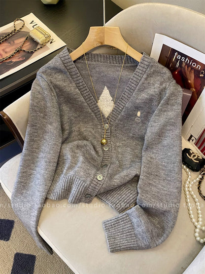 Heavy-duty embroidered round neck knitted long-sleeved sweater for autumn and winter, women's relaxed and sophisticated slim-fitting pullover short top.