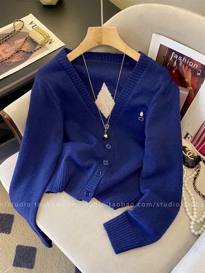 Heavy-duty embroidered round neck knitted long-sleeved sweater for autumn and winter, women's relaxed and sophisticated slim-fitting pullover short top.