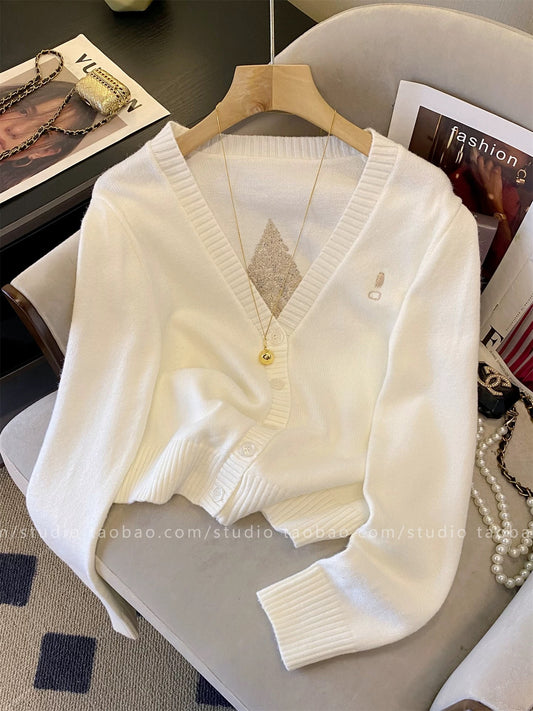 Heavy-duty embroidered round neck knitted long-sleeved sweater for autumn and winter, women's relaxed and sophisticated slim-fitting pullover short top.