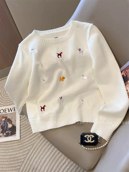 Stylish and youthful white long-sleeved knit top with puppy embroidery, new autumn 2025 style, elegant round neck top for women.