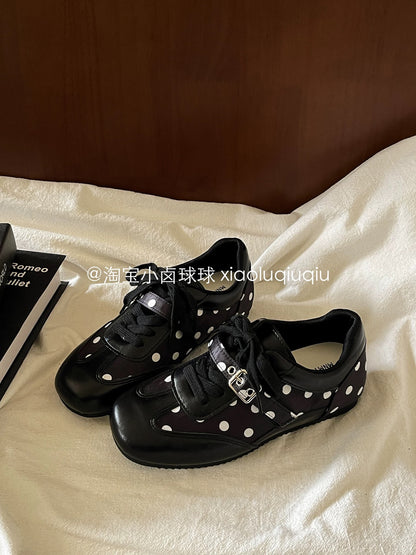 Black German-style training shoes with thick soles, white sneakers, spring 2026 women's shoes, new style, this year's popular and versatile casual sneakers.