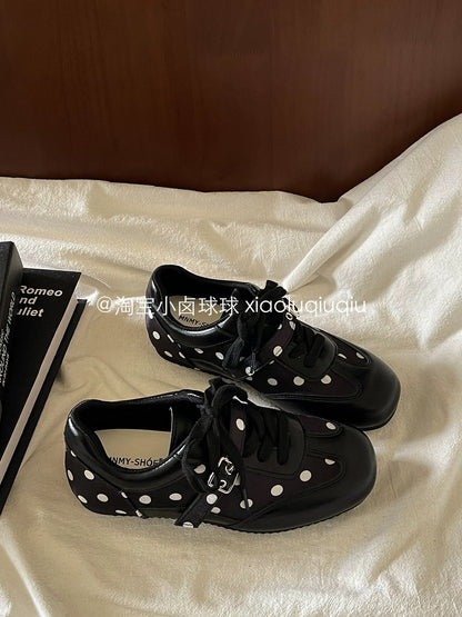 Black German-style training shoes with thick soles, white sneakers, spring 2026 women's shoes, new style, this year's popular and versatile casual sneakers.