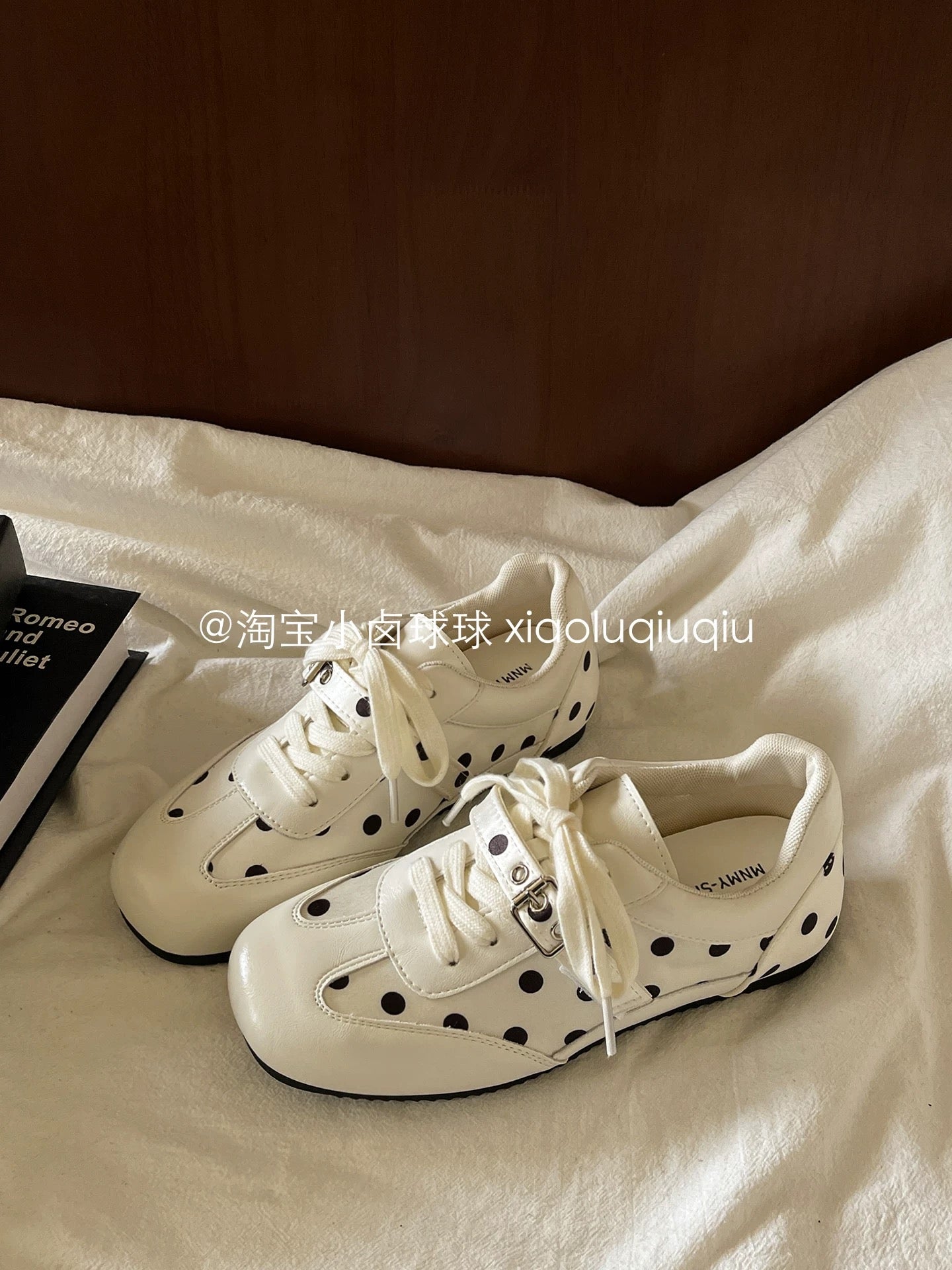 Black German-style training shoes with thick soles, white sneakers, spring 2026 women's shoes, new style, this year's popular and versatile casual sneakers.