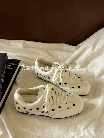 Black German-style training shoes with thick soles, white sneakers, spring 2026 women's shoes, new style, this year's popular and versatile casual sneakers.