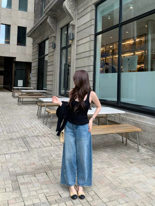 Pusumede's trendy retro blue cropped jeans for women, high-waisted, loose-fitting, wide-leg, curved-leg style.