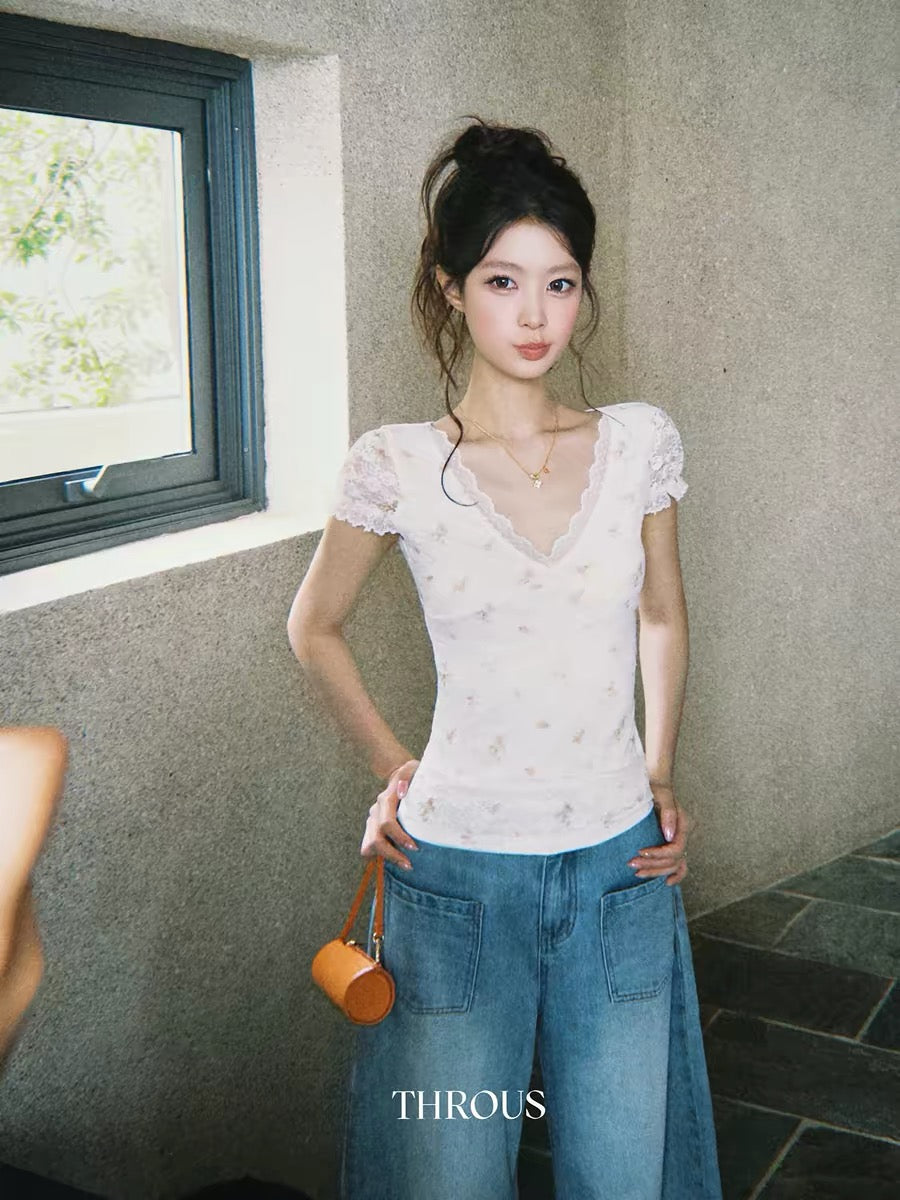 Xie Burou V-neck lace-trimmed floral puff sleeve T-shirt for women, summer style, delicate, youthful, slimming design.