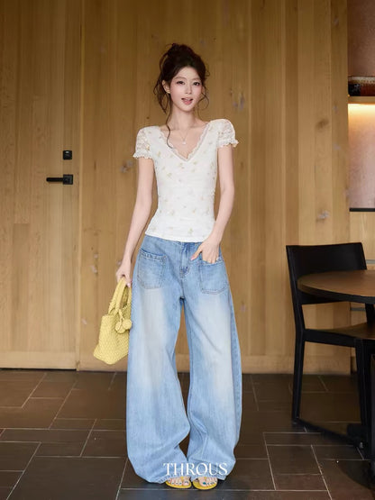 Xie Burou V-neck lace-trimmed floral puff sleeve T-shirt for women, summer style, delicate, youthful, slimming design.