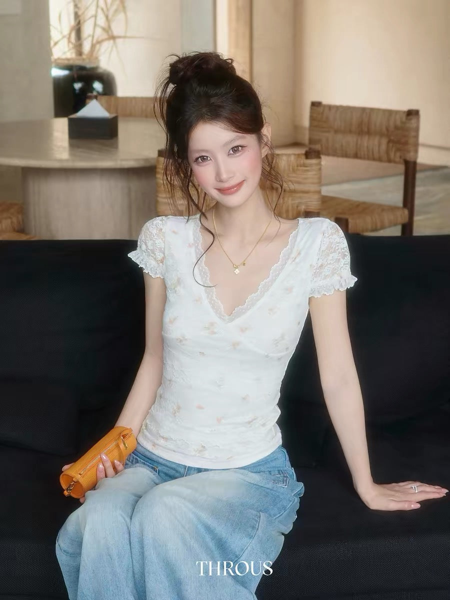 Xie Burou V-neck lace-trimmed floral puff sleeve T-shirt for women, summer style, delicate, youthful, slimming design.