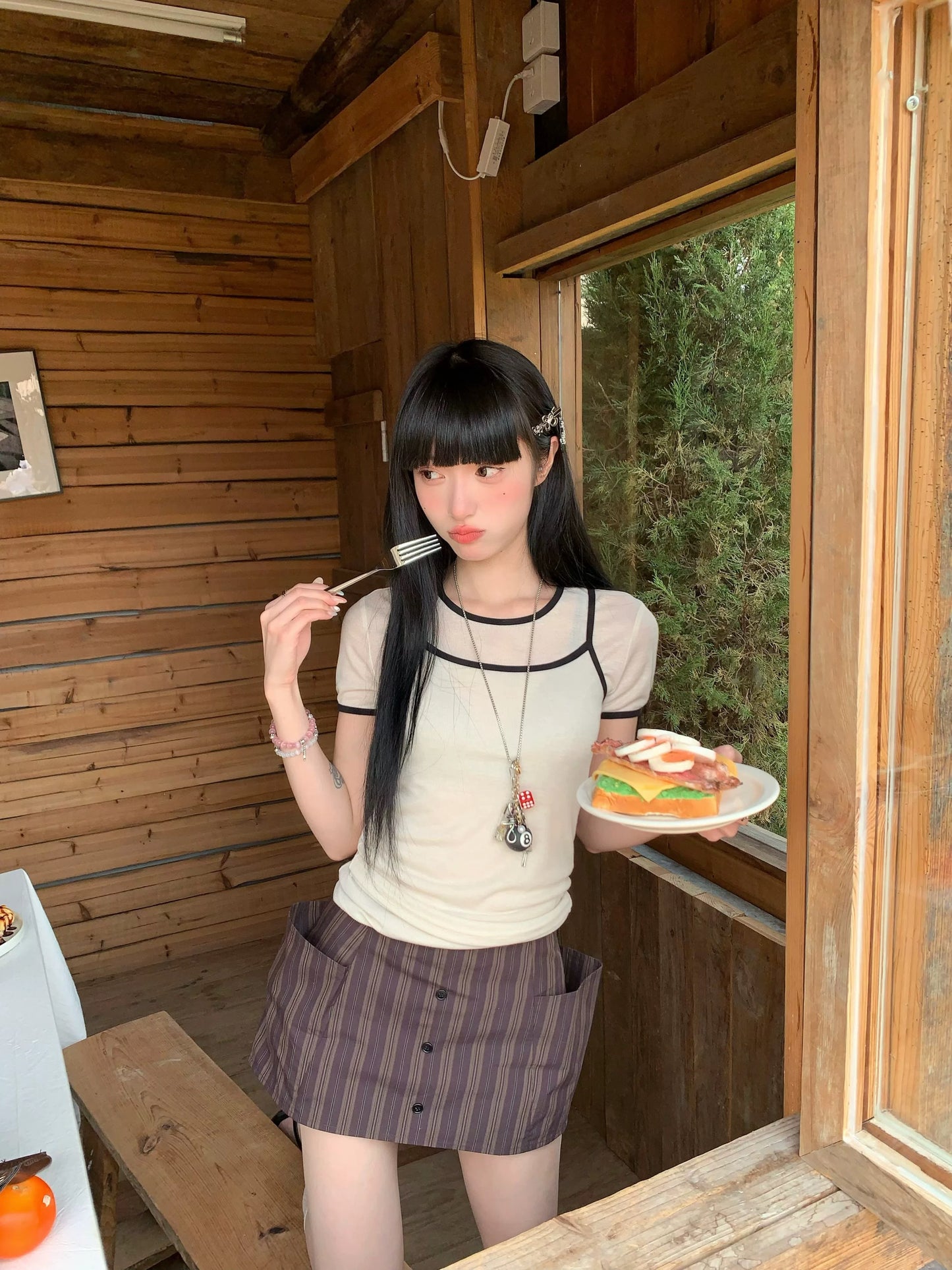 Hot girl suit niche contrast color straight shoulder short-sleeved T-shirt female summer low waist skirt anti-exposure short skirt two-piece suit