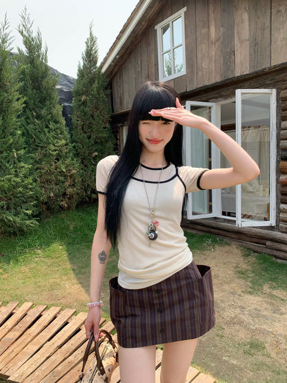 Hot girl suit niche contrast color straight shoulder short-sleeved T-shirt female summer low waist skirt anti-exposure short skirt two-piece suit