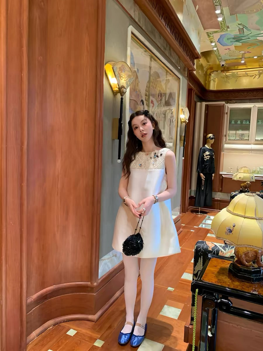 Le Rouge Zhou Meimei's Spring Outing Dress: Heavy-duty Beaded Satin Pleated Dress