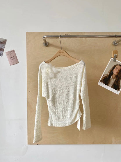 French-style off-shoulder 3D floral long-sleeved knit top for women, new autumn/winter 2025 style, fashionable, slimming, and high-end.