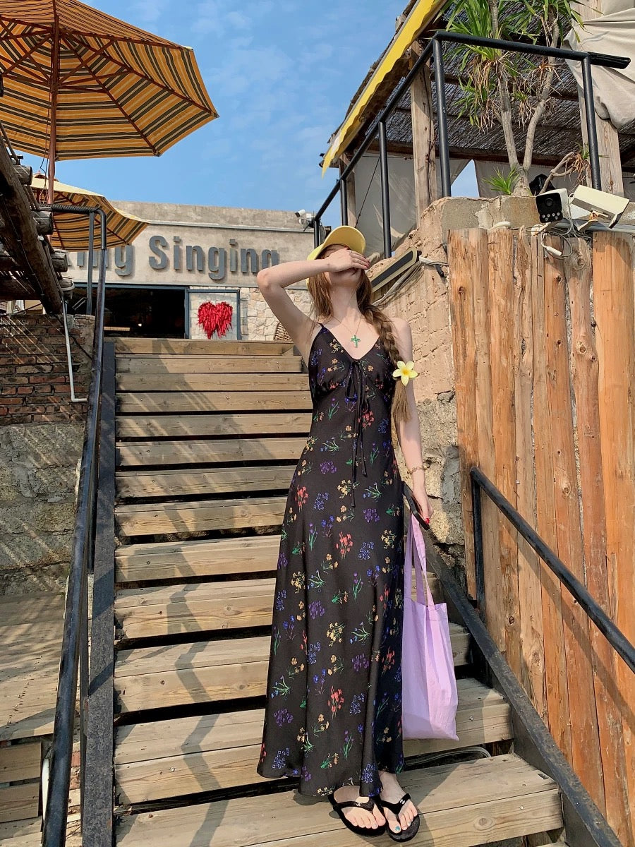 French holiday style sleeveless V-neck floral dress for women summer waist slimming A-line skirt gentle style suspender long skirt