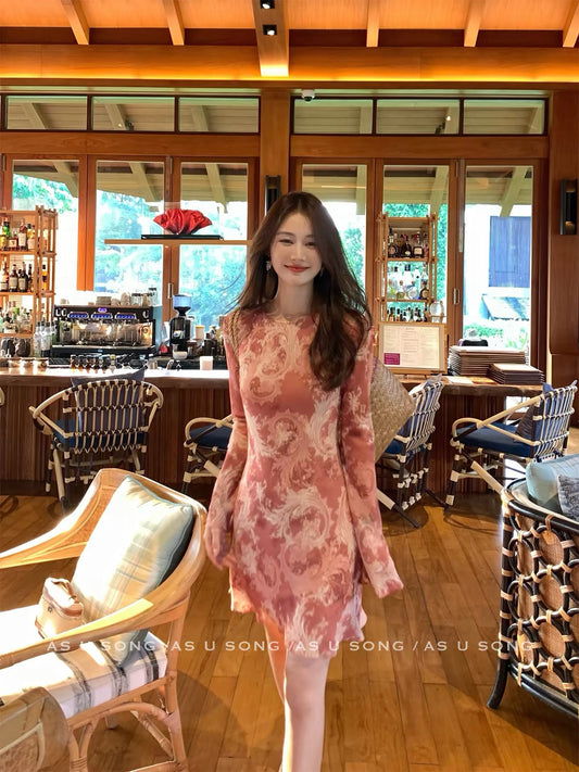 Hi Mei Song, Acanthus Spring Special Acanthus Print Biscuit Fishtail Flared Sleeve Dress