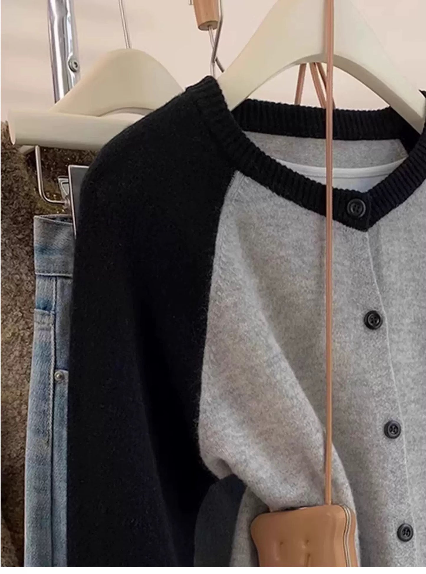Gray puppy shoulder outer wear sweater jacket women autumn and winter 2025 new European goods small size wool knitted cardigan