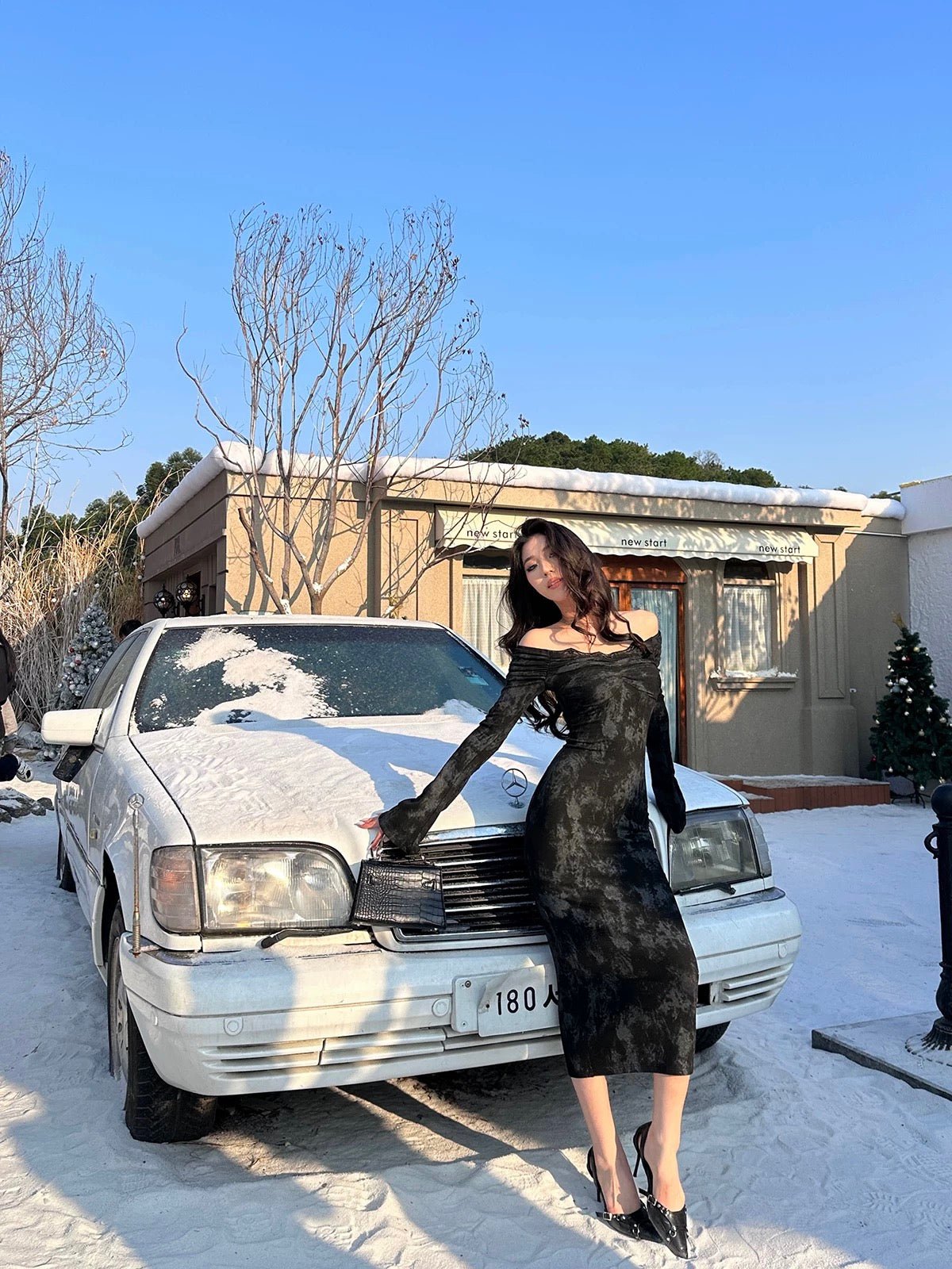 Luo Ge's wool roll spring and autumn high-end design sister style waist-cinching one-shoulder pleated over-the-knee dress for women