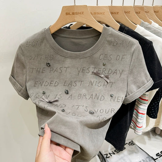 Bow-knot diamond-encrusted gray cotton right-shoulder short-sleeved T-shirt for women in summer, stylish, unique and chic top, slim and slim