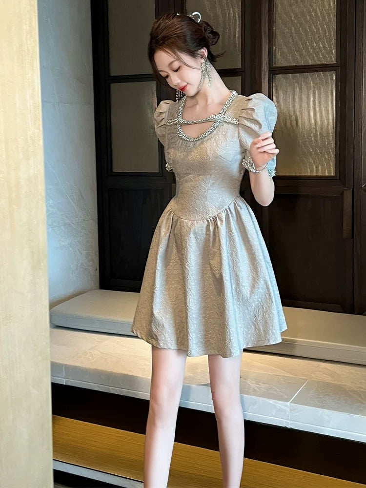 European station design dress women's summer new niche high-end light luxury waist style fluffy a-line skirt