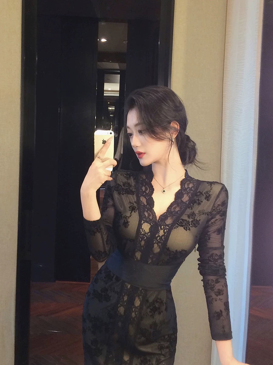 Lin Guanguan French sexy black lace dress, hip-covering skirt, beautiful and unique, long skirt with royal sister style.