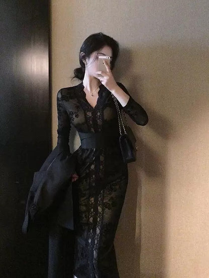 Lin Guanguan French sexy black lace dress, hip-covering skirt, beautiful and unique, long skirt with royal sister style.