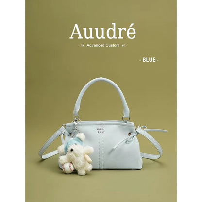 Auudre's sophisticated and stylish niche handbag for women, a new summer 2026 design, perfect for commuting and as a crossbody bag.