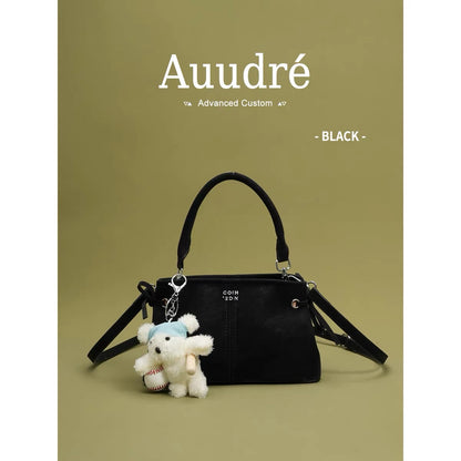 Auudre's sophisticated and stylish niche handbag for women, a new summer 2026 design, perfect for commuting and as a crossbody bag.