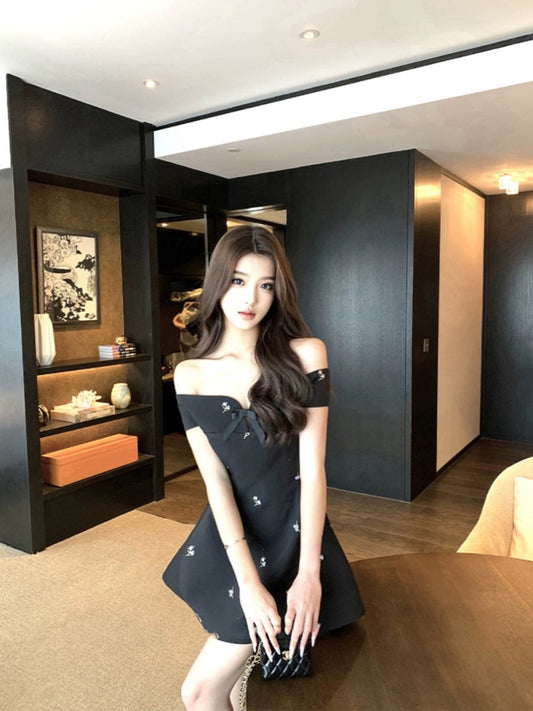 French gentle style embroidered floral one-shoulder bow dress 2024 Xia Xin waist slimming black skirt