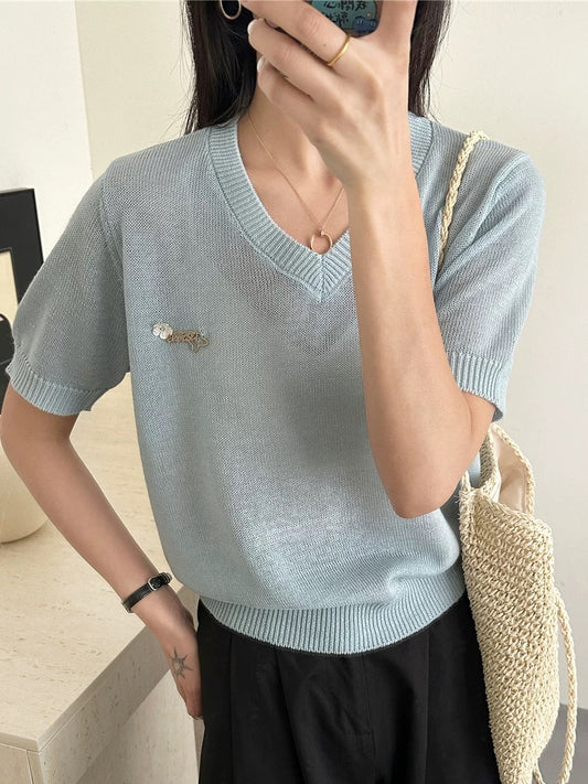 Summer V-neck hollow thin short-sleeved high-end and beautiful knitted sweater women's ice silk top 2025 new T-shirt