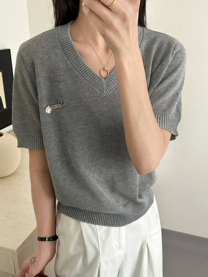 Summer V-neck hollow thin short-sleeved high-end and beautiful knitted sweater women's ice silk top 2025 new T-shirt