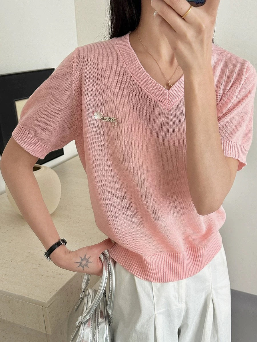 Summer V-neck hollow thin short-sleeved high-end and beautiful knitted sweater women's ice silk top 2025 new T-shirt