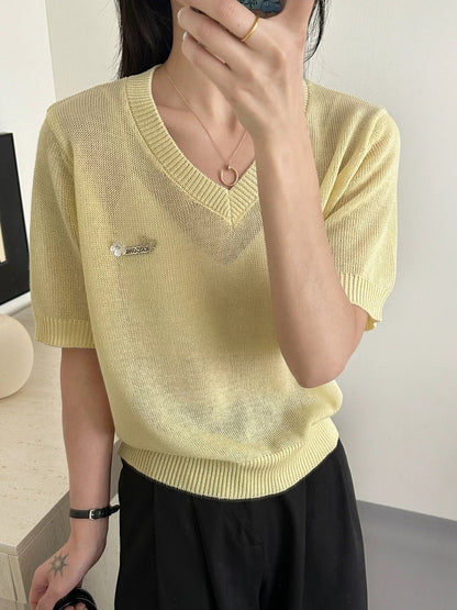 Summer V-neck hollow thin short-sleeved high-end and beautiful knitted sweater women's ice silk top 2025 new T-shirt