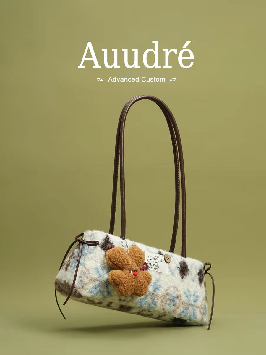 Auudre Original Niche Design Furry Shoulder/Underarm Bag for Women, 2026 New Summer Style, Plush Commuter Bag