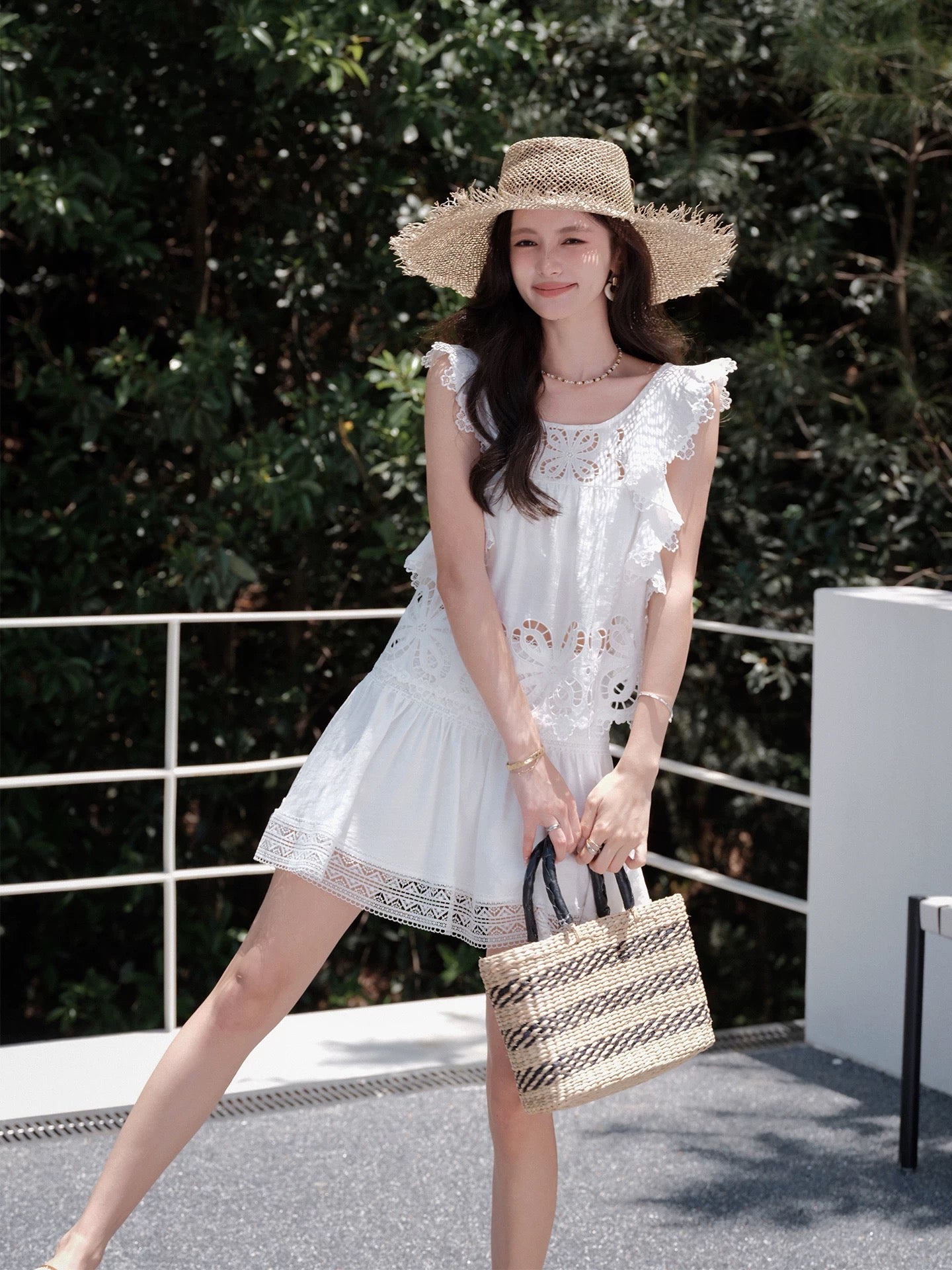 Plums are ripe! French-style openwork embroidery, youthful and energetic girlish flutter sleeve babydoll top, summer lace trim skirt.